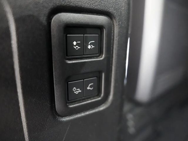 Land Rover Defender 110 D250 Dynamic SE