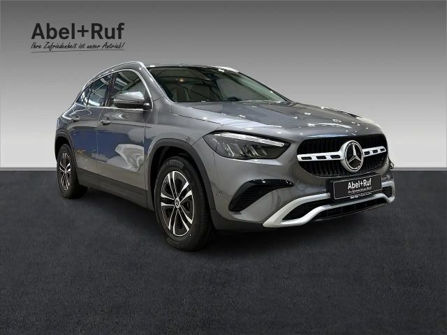 Mercedes-Benz GLA 200 MBUX+LED+EASYPACK+Kamera+AHK+Sitzheizung