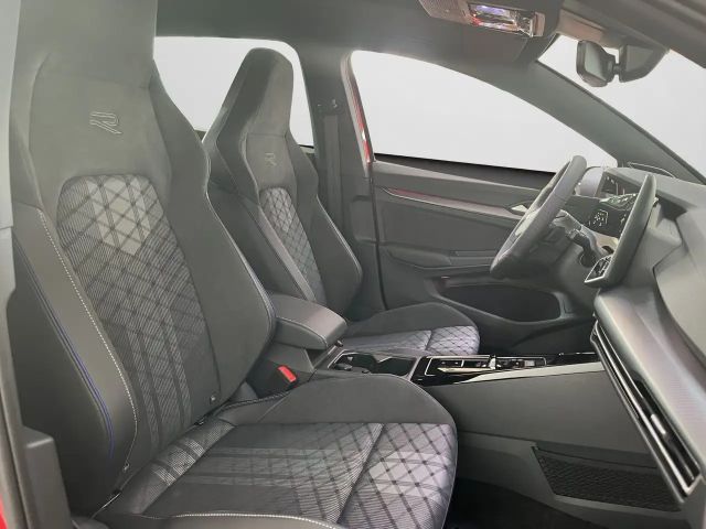 Volkswagen Golf 1.5 TSI DSG R-Line