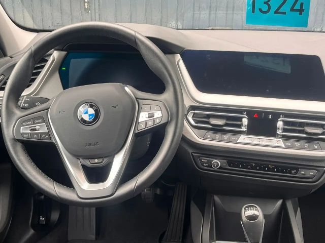 BMW 118 118i 5-deurs Sedan