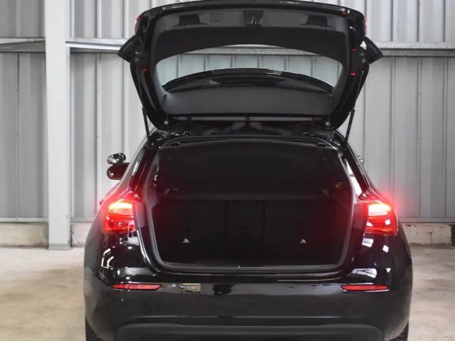 Mercedes-Benz A 180 A 180 d