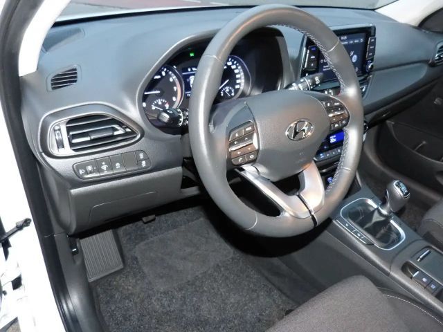 Hyundai i30 cw KLIMAAUT. APPLE SHZ LHZ KAMERA ALU