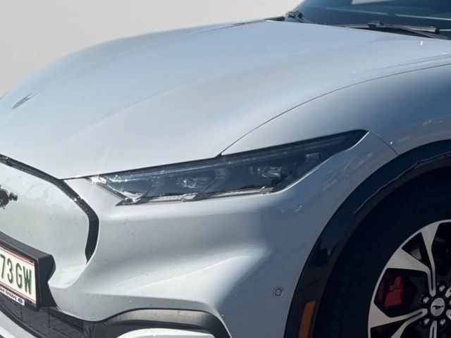 Ford Mustang Mach-E AWD Standard range