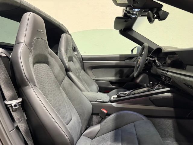 Porsche 992 4 Cabrio GTS Targa