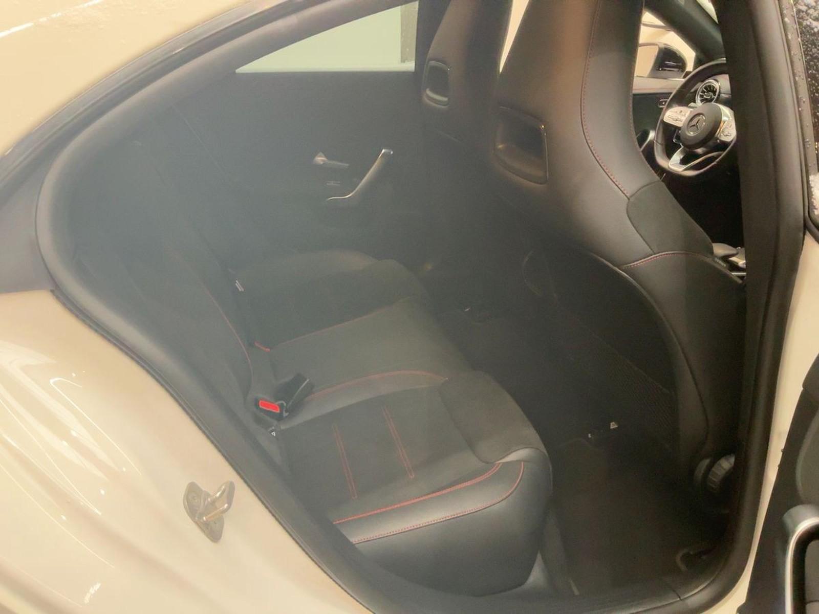 Mercedes-Benz CLA 200 AMG Line Sedan