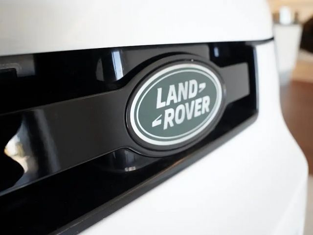 Land Rover Defender 110 D250 Dynamic SE