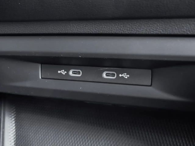 Volkswagen Golf 1.0 TSI IQ.Drive Life Variant
