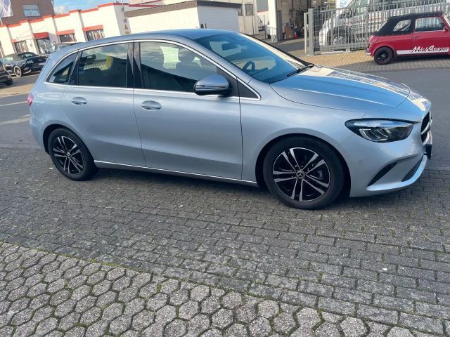 Mercedes-Benz B 180 B 180 d