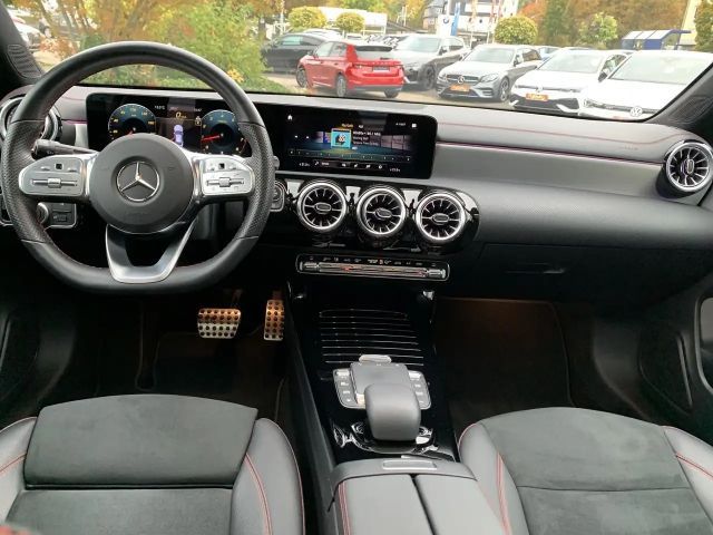 Mercedes-Benz CLA 200 AMG Line Sedan