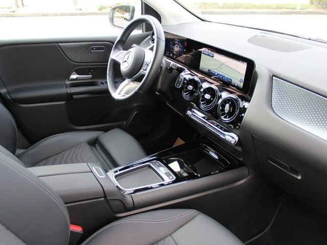 Mercedes-Benz B 180 Sedan