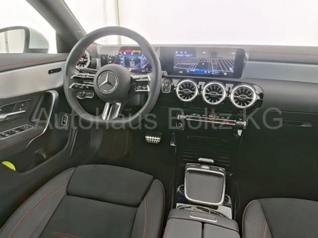 Mercedes-Benz CLA 200 AMG Line Coupé