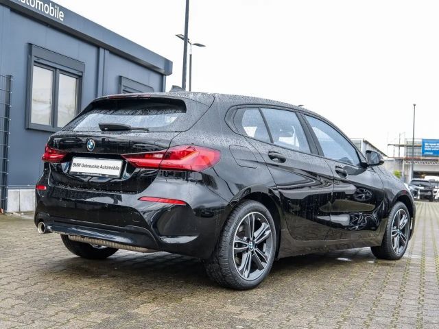 BMW 118 118i 5-deurs Sedan Sport Line