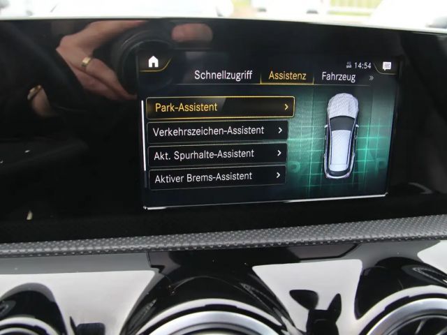 Mercedes-Benz CLA 200 AMG Line