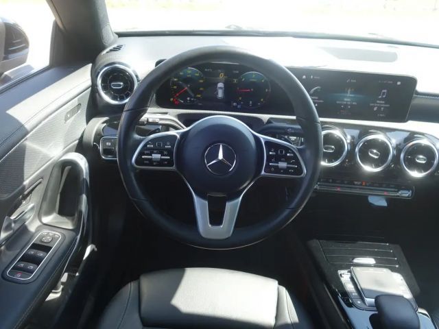 Mercedes-Benz CLA 180 CLA 180 d