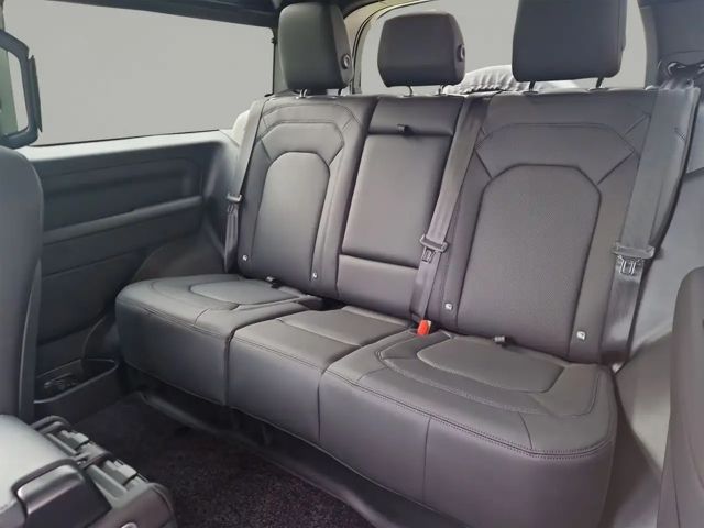 Land Rover Defender 90 D250 Dynamic SE