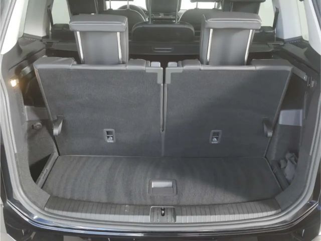 Volkswagen Touran 1.5 TSI DSG R-Line