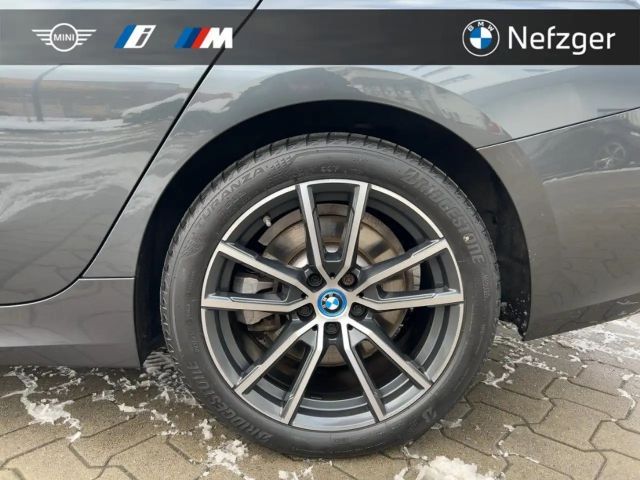BMW 330 330e Sedan Sport Line xDrive