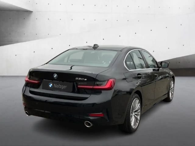 BMW 330 330e Sedan