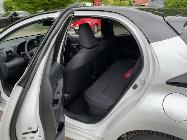 Toyota Yaris 1.5 HSD 116 PS B&W **Sondermodell**