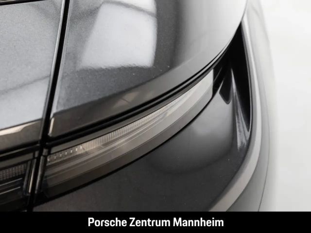 Porsche Taycan 4