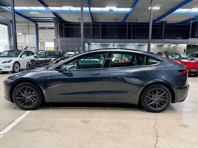 Tesla Model 3 RWD