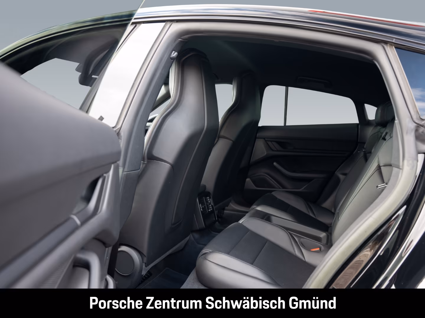 Porsche Taycan Basis Surround-View Luftfederung 21-Zoll