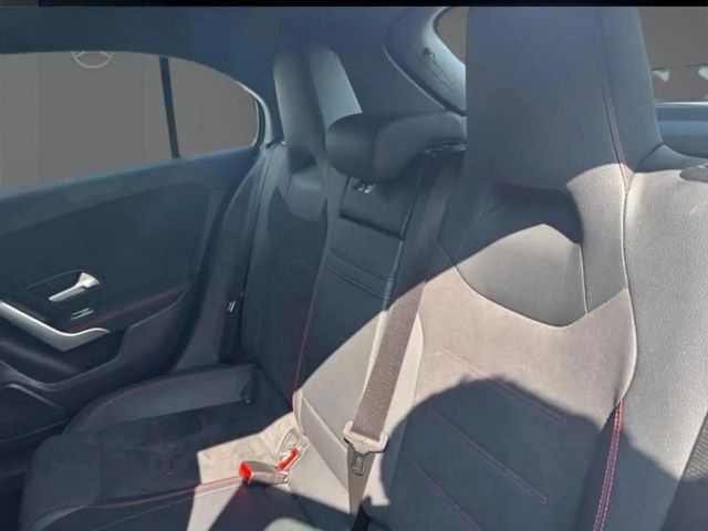 Mercedes-Benz A 250 A 250 e AMG Line