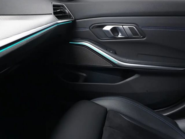 BMW 330 330e M-Sport xDrive