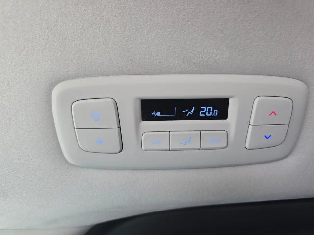 Hyundai Staria Signature