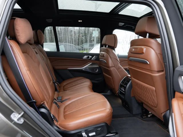 BMW X7 60i FACEL. PANO HUD 360° LED STANDHZ B&W