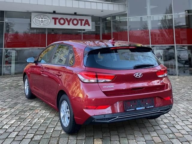 Hyundai i30 1.5 Selected Kombi mit wenig KM*Top gepflegt