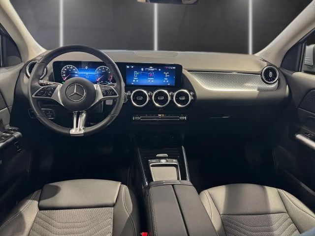 Mercedes-Benz GLA 200 *AHK*Totwinkel*Kamera*LED*Winterpaket