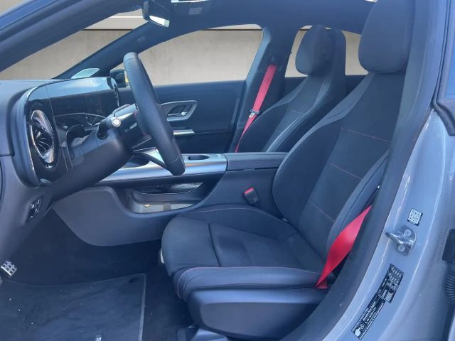 Mercedes-Benz CLA 350 4MATIC