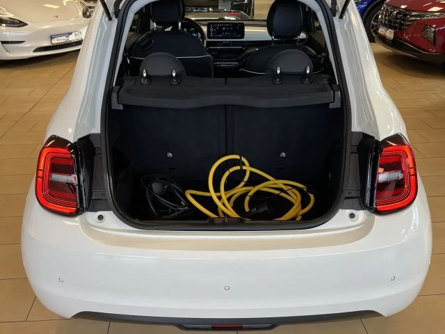 Fiat 500e R.cam*SHZ*Totwinkelass*42Kwh*Spurhalteass