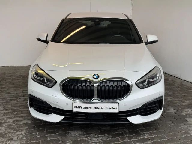 BMW 118 118i 5-deurs Sedan