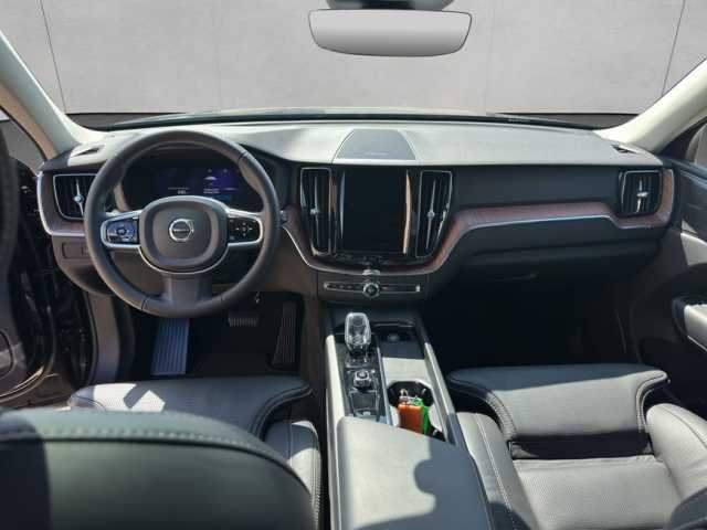 Volvo XC60 Dark Plus
