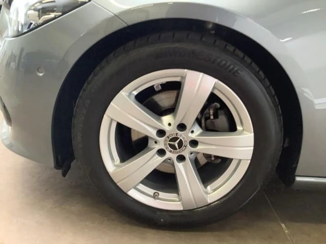 Mercedes-Benz C 180 AVANTGARDE Sedan