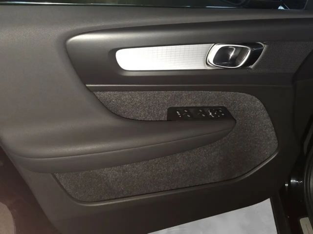 Volvo XC40 Core Recharge T4