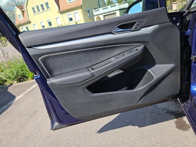 Volkswagen Golf Life Variant