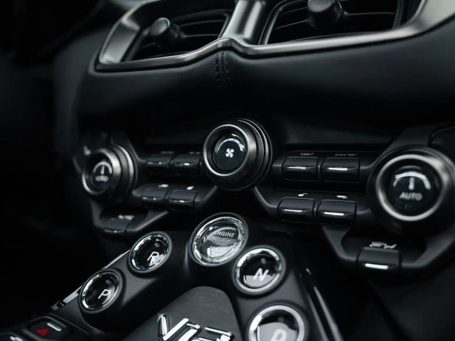 Aston Martin Vantage Roadster TOP GEPFLEGT/CARBON SEAT