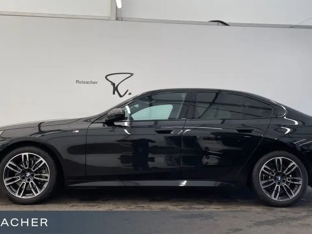 BMW 520 520i M-Sport Sedan