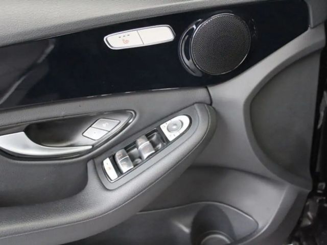 Mercedes-Benz C 200 C 200 d Sedan