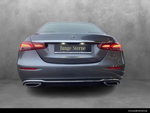 Mercedes-Benz E 200 E 200 d Sedan