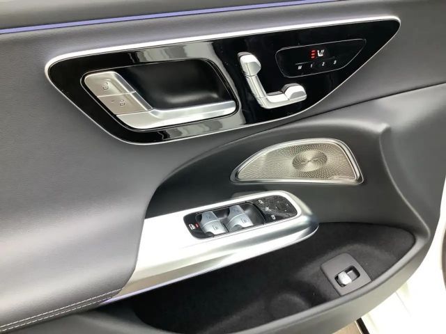 Mercedes-Benz E 200 AMG Line Sedan