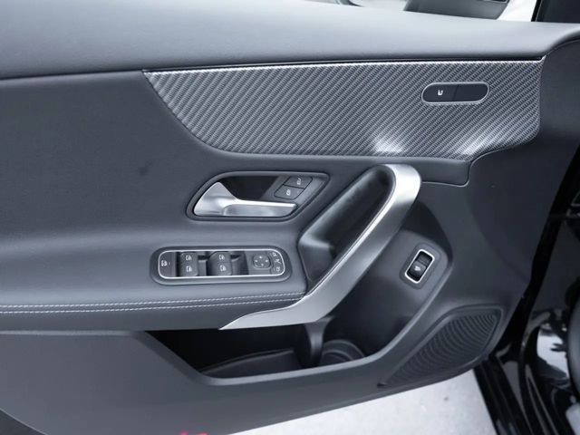 Mercedes-Benz A 180 A 180 d Progressive