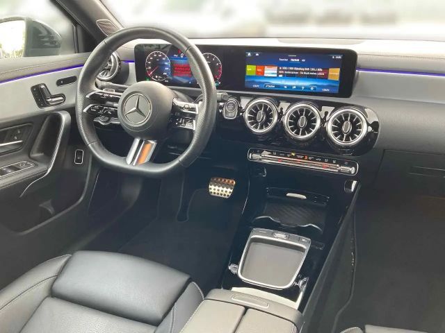 Mercedes-Benz A 220 4MATIC AMG Line Premium