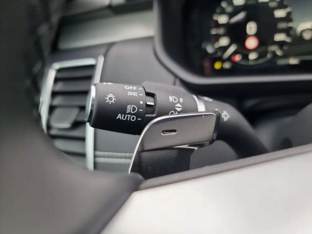 Land Rover Discovery D250 Dynamic HSE