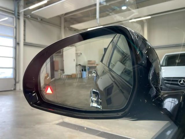 Mercedes-Benz E 200 AMG Line Sedan