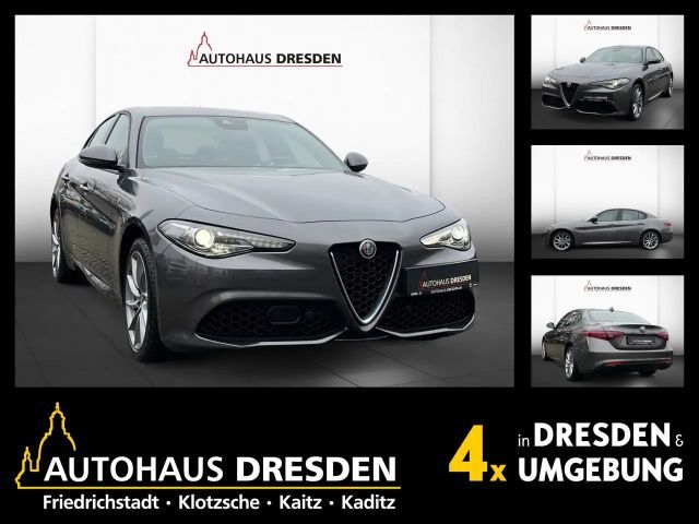 Alfa Romeo Giulia 2.0Turbo 16V ALLRAD LED / NAVI / W-PAKET