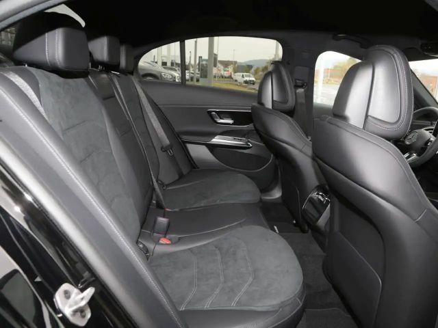 Mercedes-Benz E 220 AMG Line E 220 d Sedan